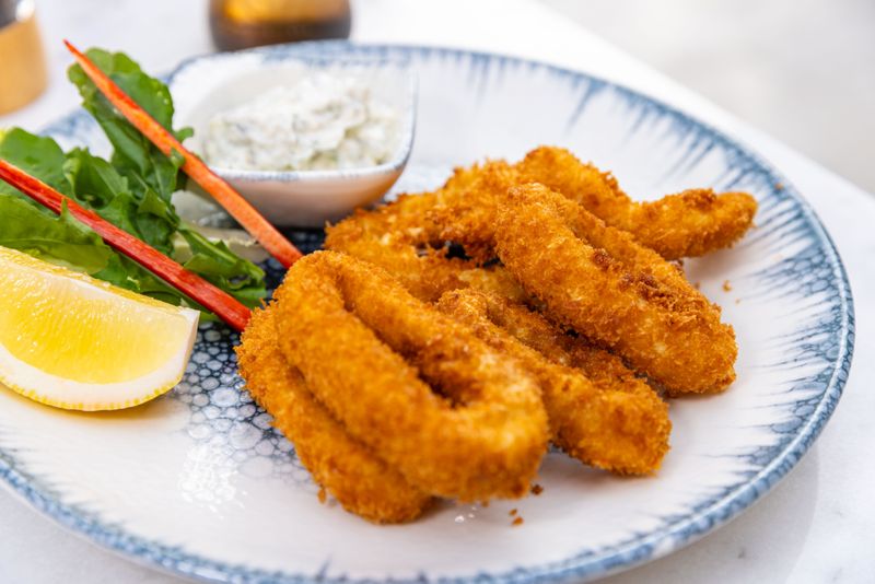 Crispy Calamari with lemon aioli starter dish